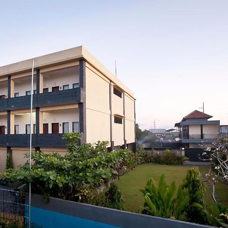 Pondok Taman 828 Hotel Denpasar Exterior foto